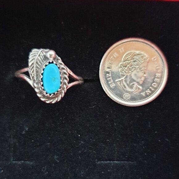 Dainty Vintage Native American Sleeping Beauty Turquoise Sterling Silver Ring - Picture 3 of 13